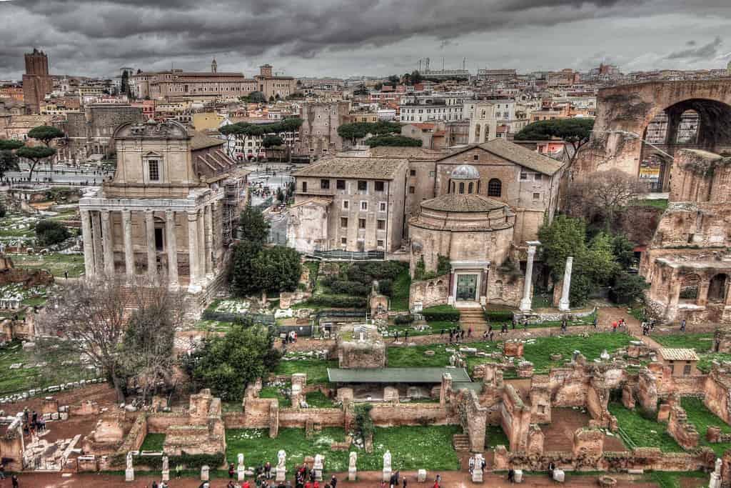 10 Fun facts about Rome Italy - Interesting facts about Rome Italy Roman Forum