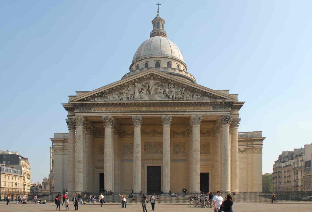 11 Best tourist spots in Paris city to visit in 2024