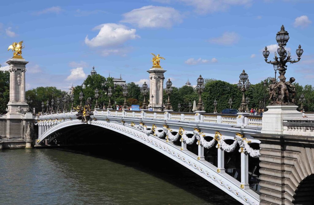 11 Best tourist spots in Paris city to visit in 2024