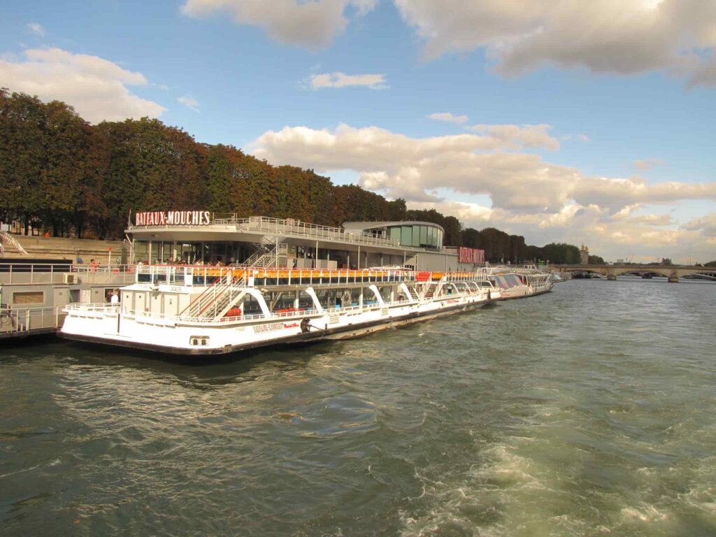 11 Best tourist spots in Paris city to visit in 2024